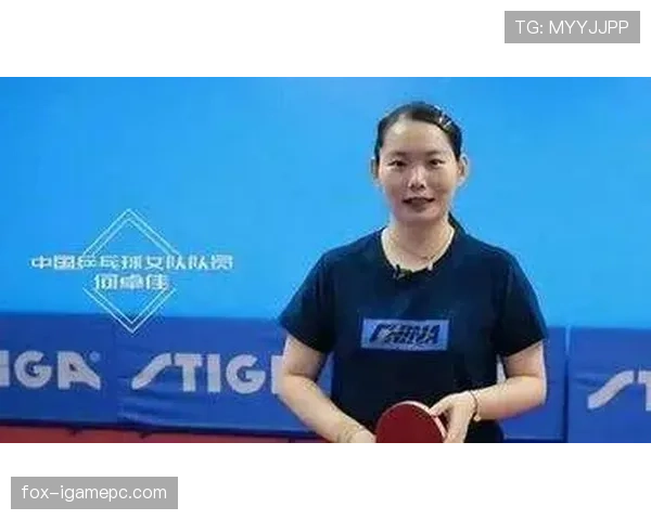何卓佳训练完啃鸡腿的样子，真不像个靠自律吃饭的运动员