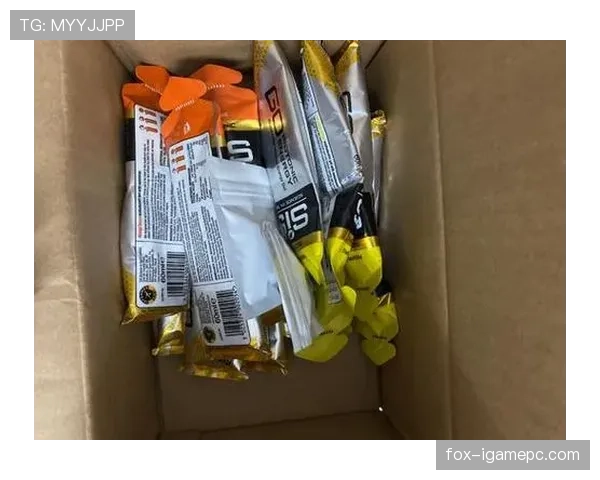张楠家的冰箱里塞满了能量胶,连饮料都按训练时段分好类